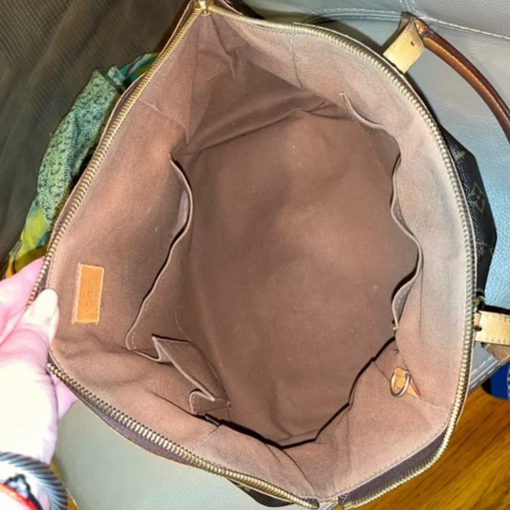 Louis Vuitton Tivoli Gm Brown Leather Hobo Bag